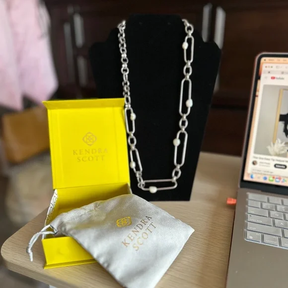 Kendra Scott Silver-Tone Link Necklace with Pearls - Picture 4 of 6